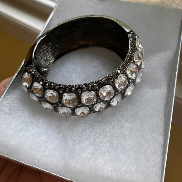 Beautiful Magnetic Hinged Bracelet w/ Clear‎ Stones - Picture 2 of 6